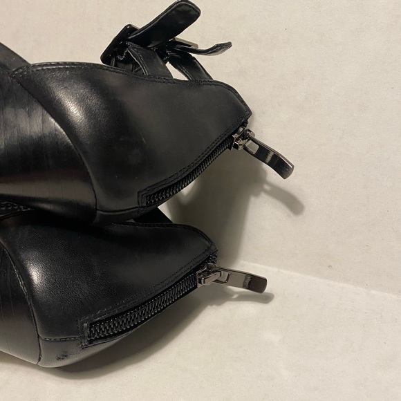 Coach and Four black heels with gunmetal studs. - Picture 5 of 8